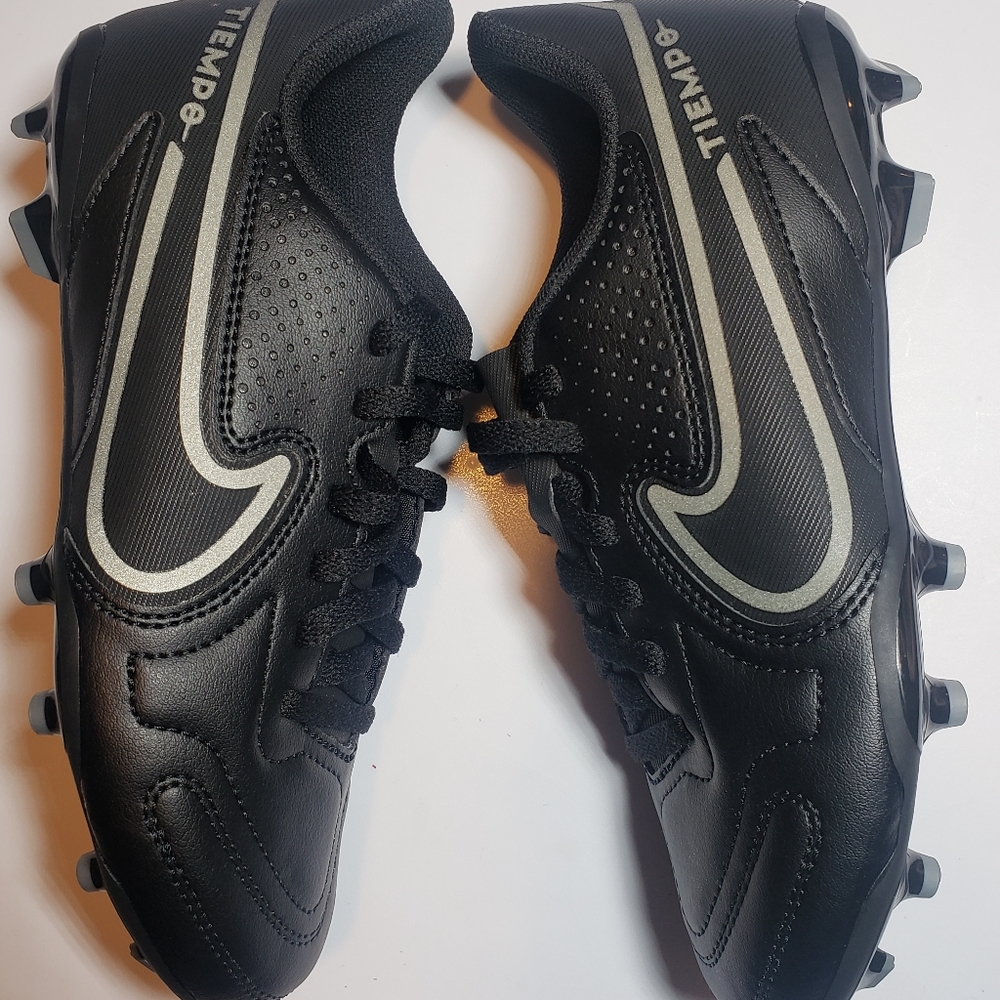 Nike unisex-child Tiempo Legend 9 Club Multi Ground Soccer Cleats